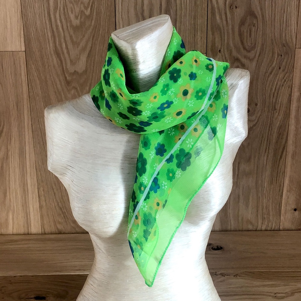 NWOT VTG Green Flower Pattern, Floral Scarf